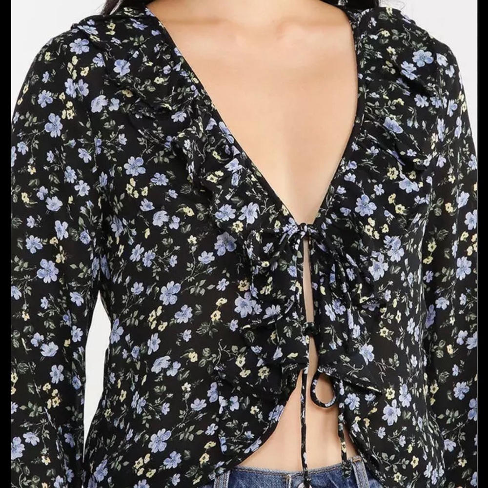 Abercrombie & Fitch Black Puff Sleeve Tie From Crop Blouse